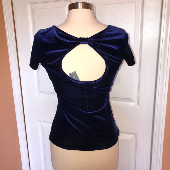 - Wet Seal velour top Keyhole M NWT - Picture 2 of 2